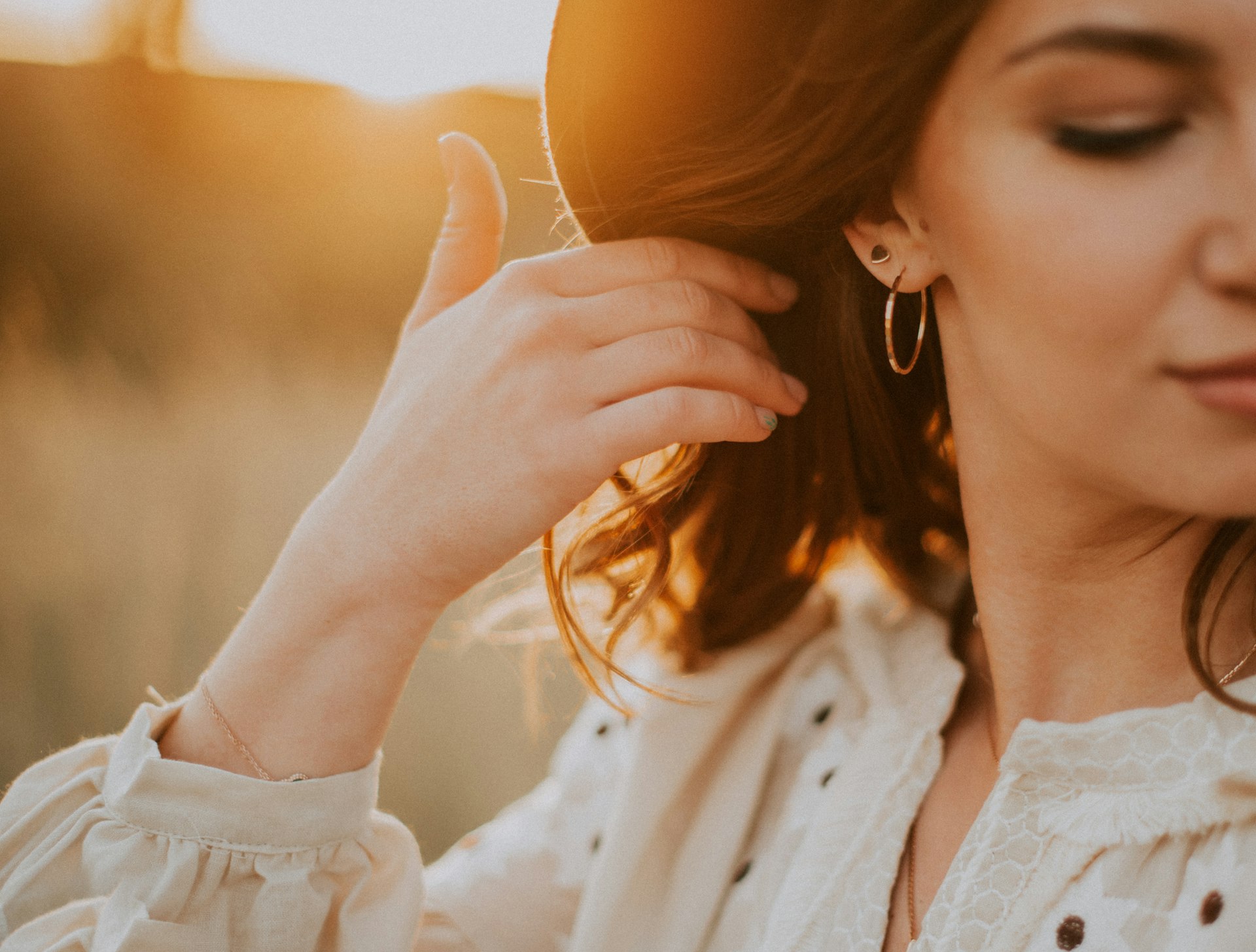 Minimalist Art Gallery Look with Sculptural Jewelry